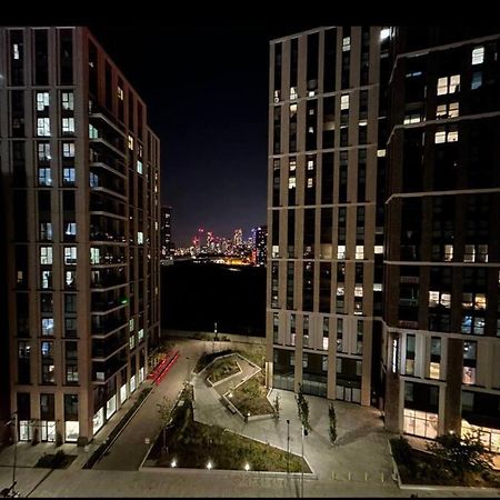2 Bed Apartment Close To Station With Parking Londres Extérieur photo