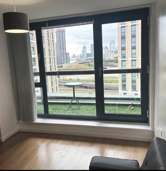 2 Bed Apartment Close To Station With Parking Londres Extérieur photo